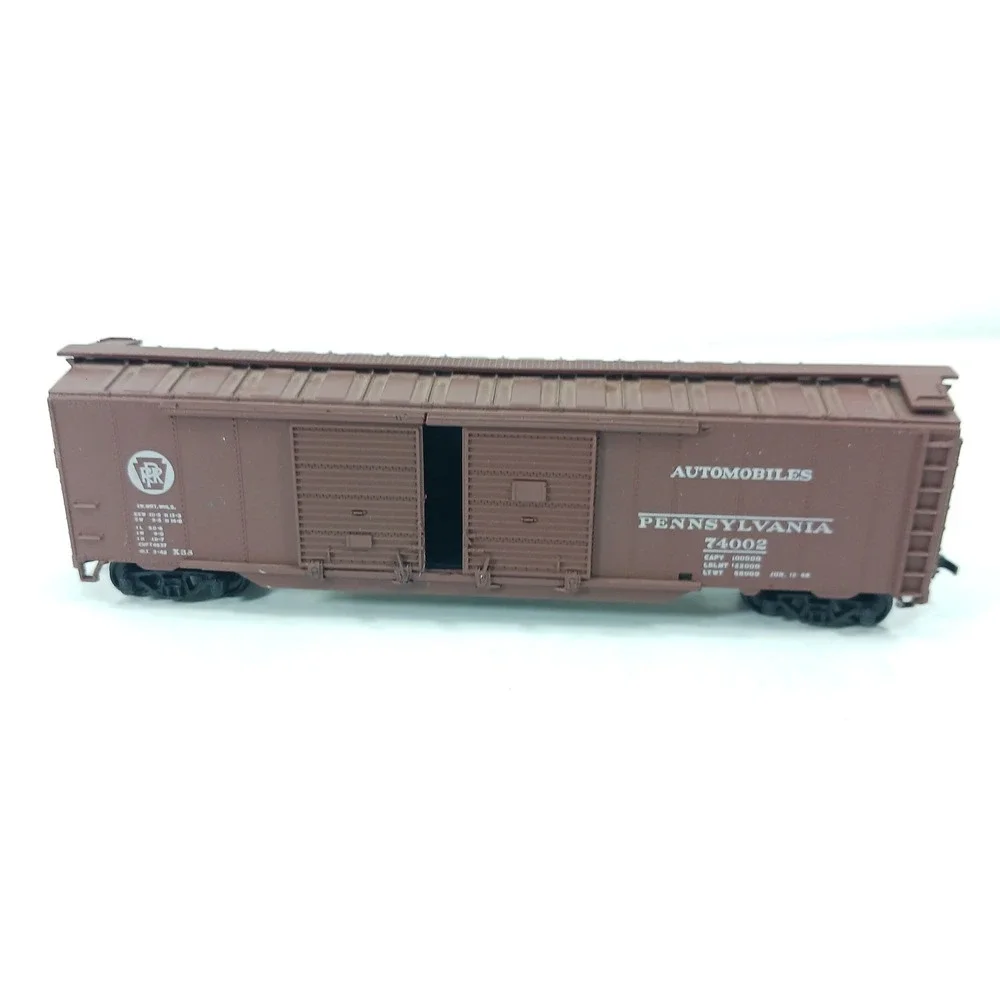Athearn HO Scale Pennsylvania Railroad 50 Ft Plug Door Boxcar 74002 Brown PRR